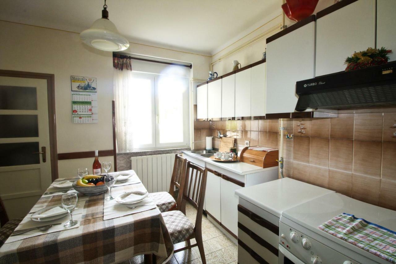 Apartment Persich พูลา ภายนอก รูปภาพ